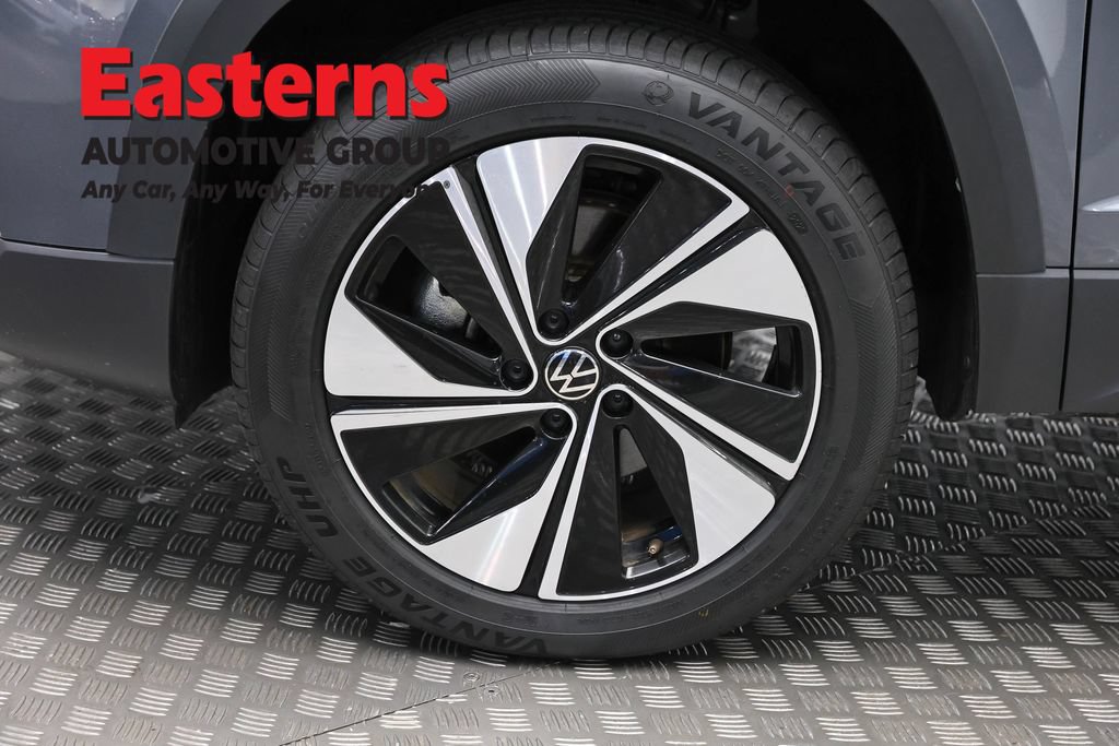 Used 2025 Volkswagen Taos SE AWD/4WD image 31