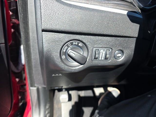 Used 2021 Chrysler 300 Touring w/ Chrome Appearance Package image 8