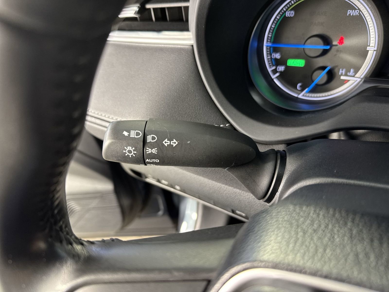 Used 2024 Toyota Venza LE image 15