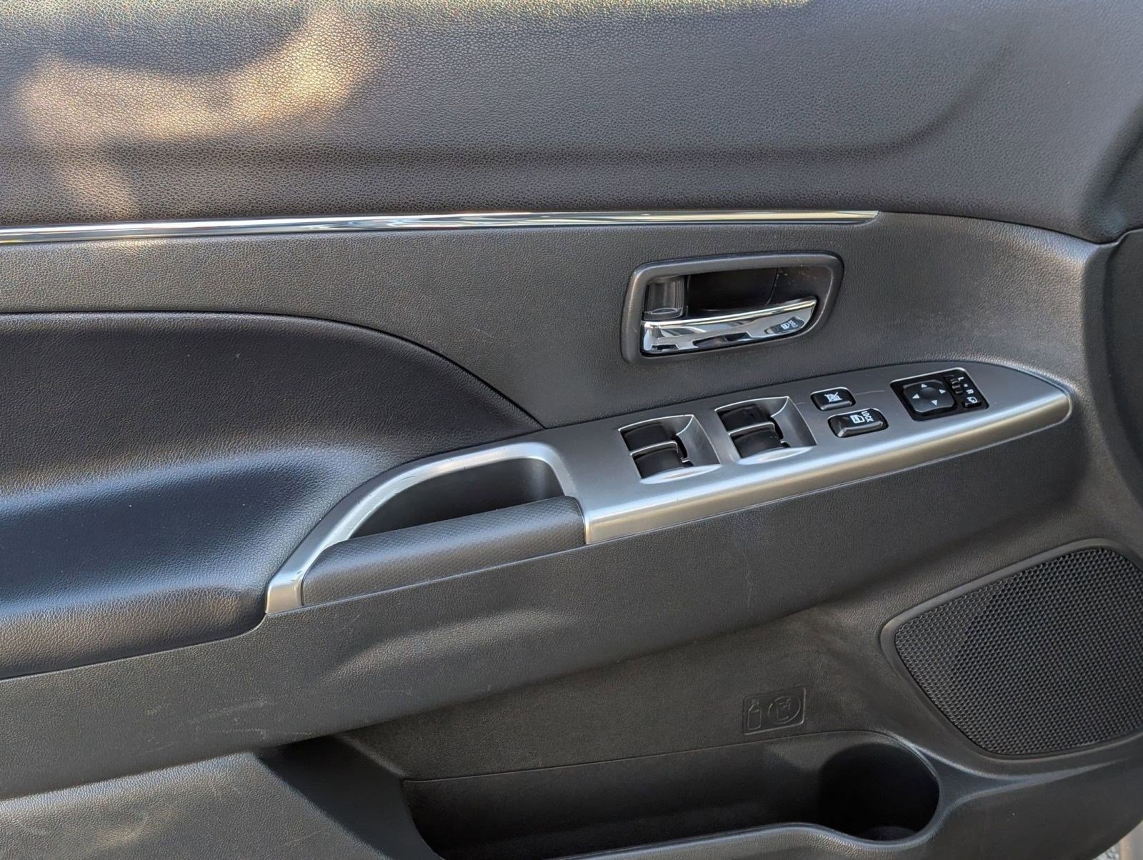 Used 2024 Mitsubishi Outlander Sport SE image 14