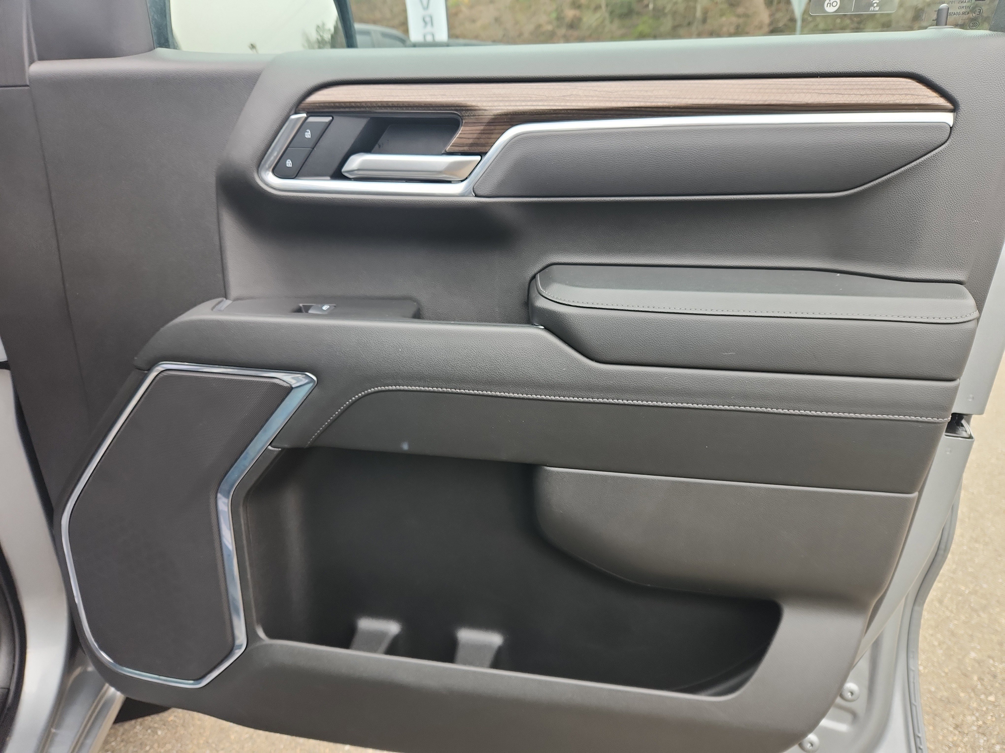 Used 2025 Chevrolet Silverado 1500 LT image 44