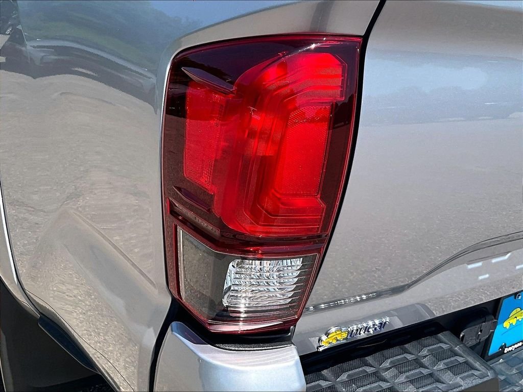 Certified 2021 Toyota Tacoma SR5 AWD/4WD image 31