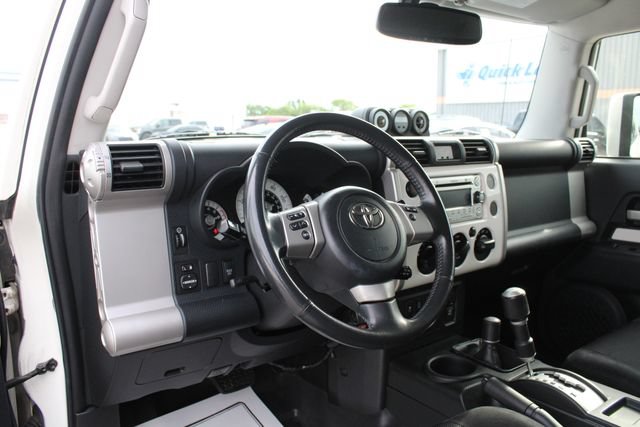 Used 2013 Toyota FJ Cruiser 4WD w/ Upgrade Pkg image 2