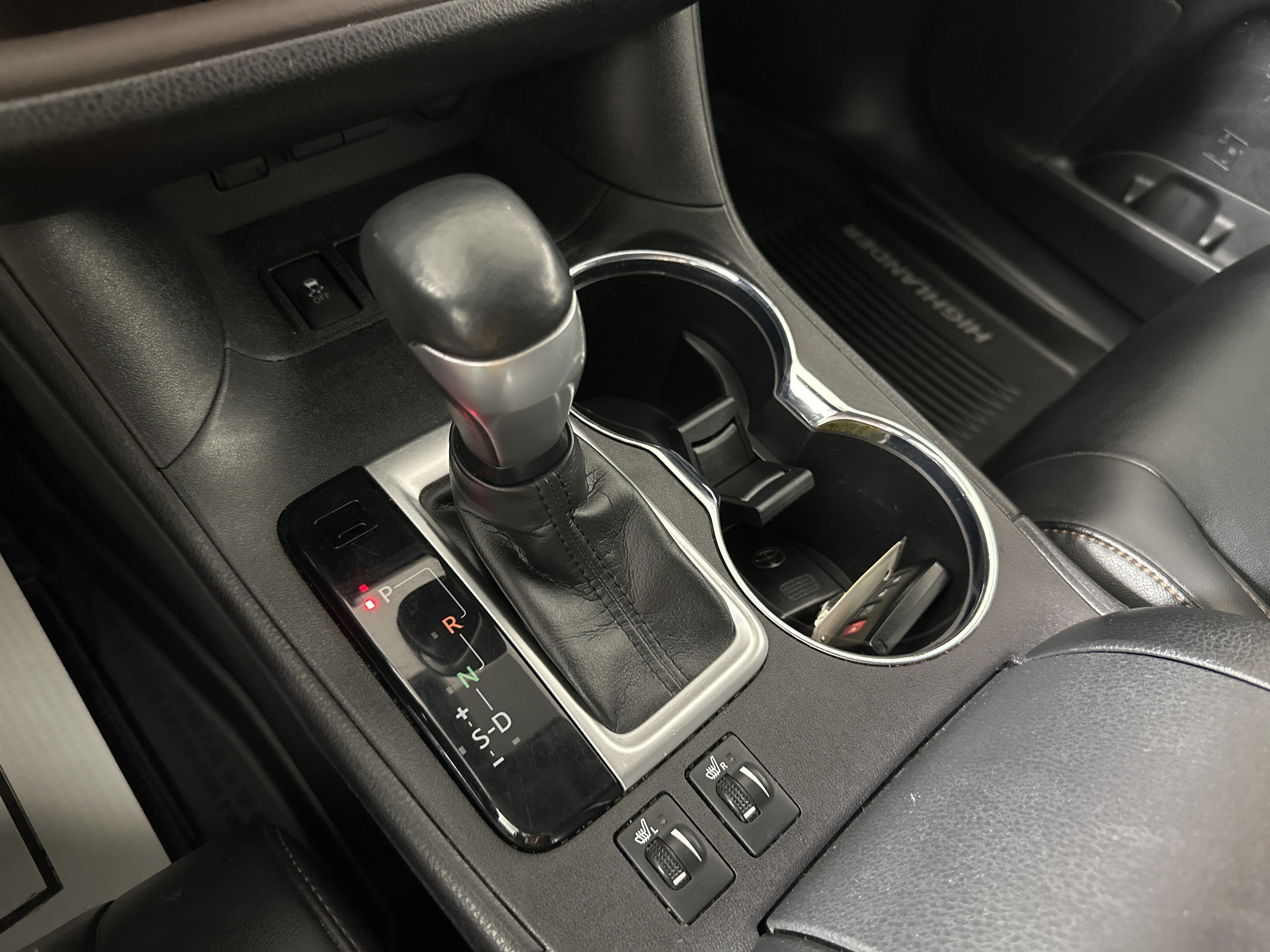 Used 2019 Toyota Highlander AWD V6 image 19