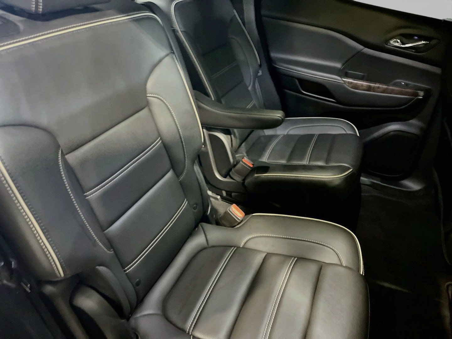 Used 2023 GMC Acadia AT4 w/ Preferred Package AWD/4WD image 29
