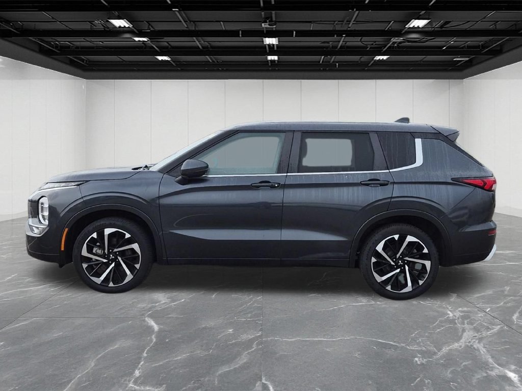 Used 2024 Mitsubishi Outlander SE FWD image 2