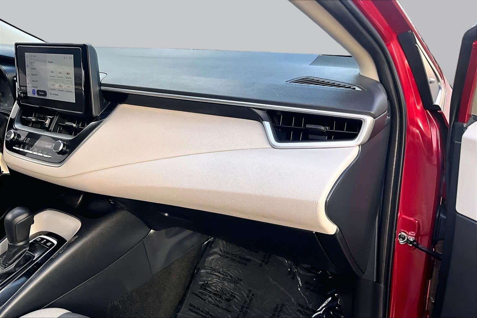 Used 2025 Toyota Corolla LE FWD image 18