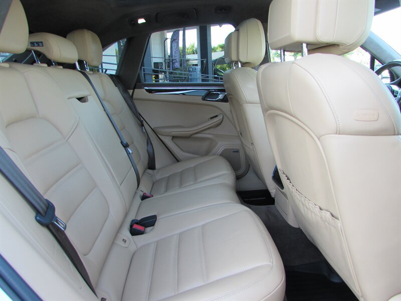 Used 2016 Porsche Macan Turbo AWD/4WD image 33
