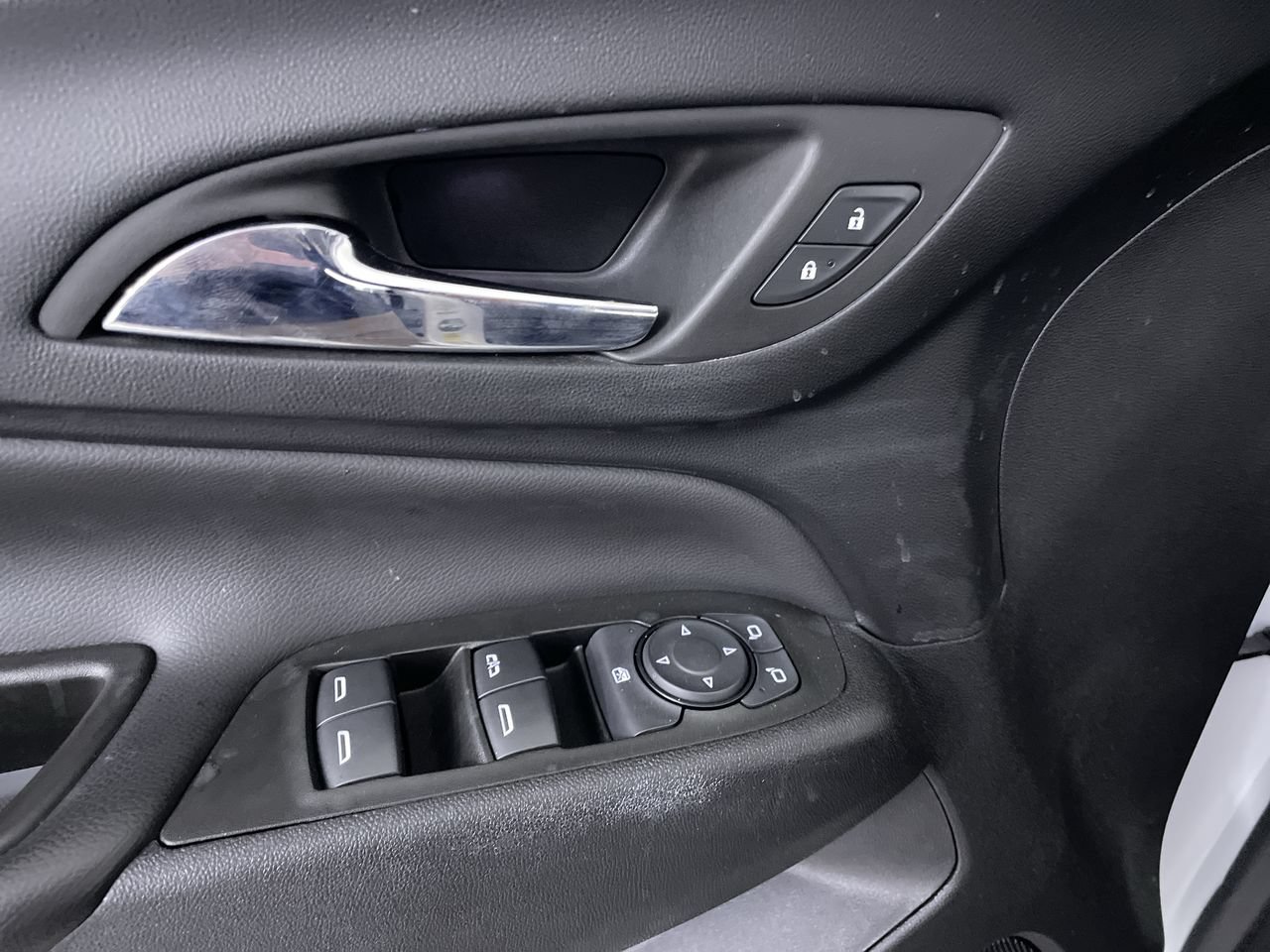 Used 2022 Chevrolet Equinox LT w/ Driver Convenience Package AWD/4WD image 11