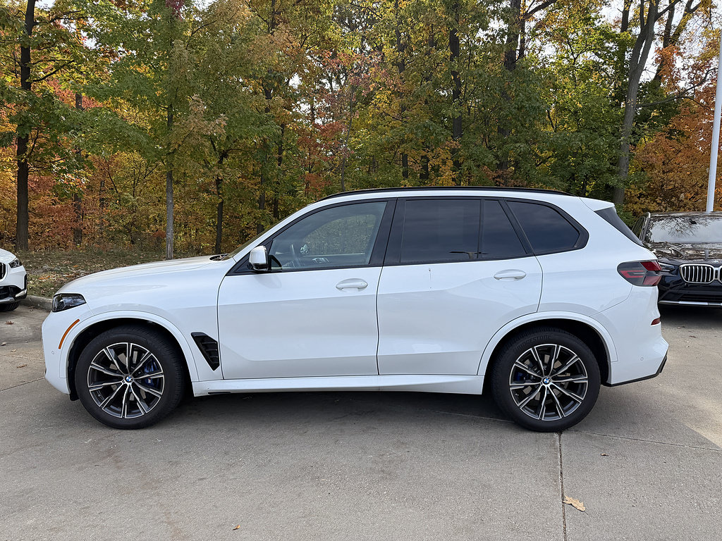 Used 2024 BMW X5 xDrive40i w/ M Sport Package AWD/4WD image 2