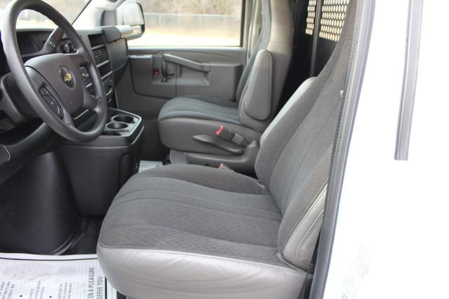 Used 2022 Chevrolet Express 2500 w/ Driver Convenience Package image 17