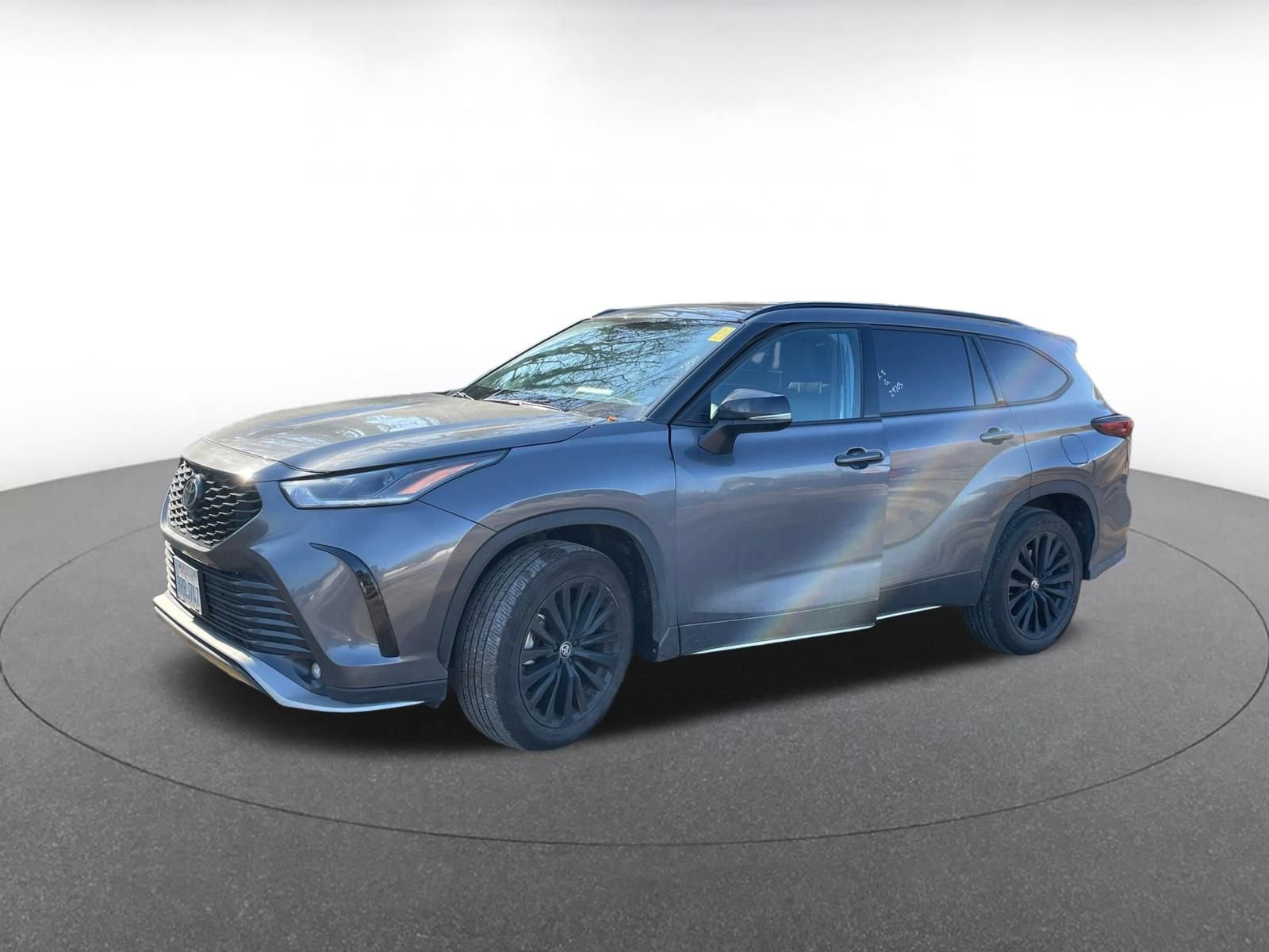 Used 2025 Toyota Highlander XSE image 3