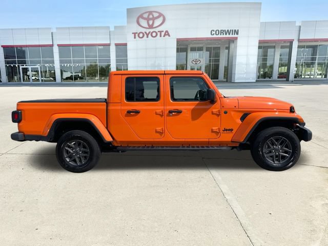 Used 2025 Jeep Gladiator Sport AWD/4WD image 6