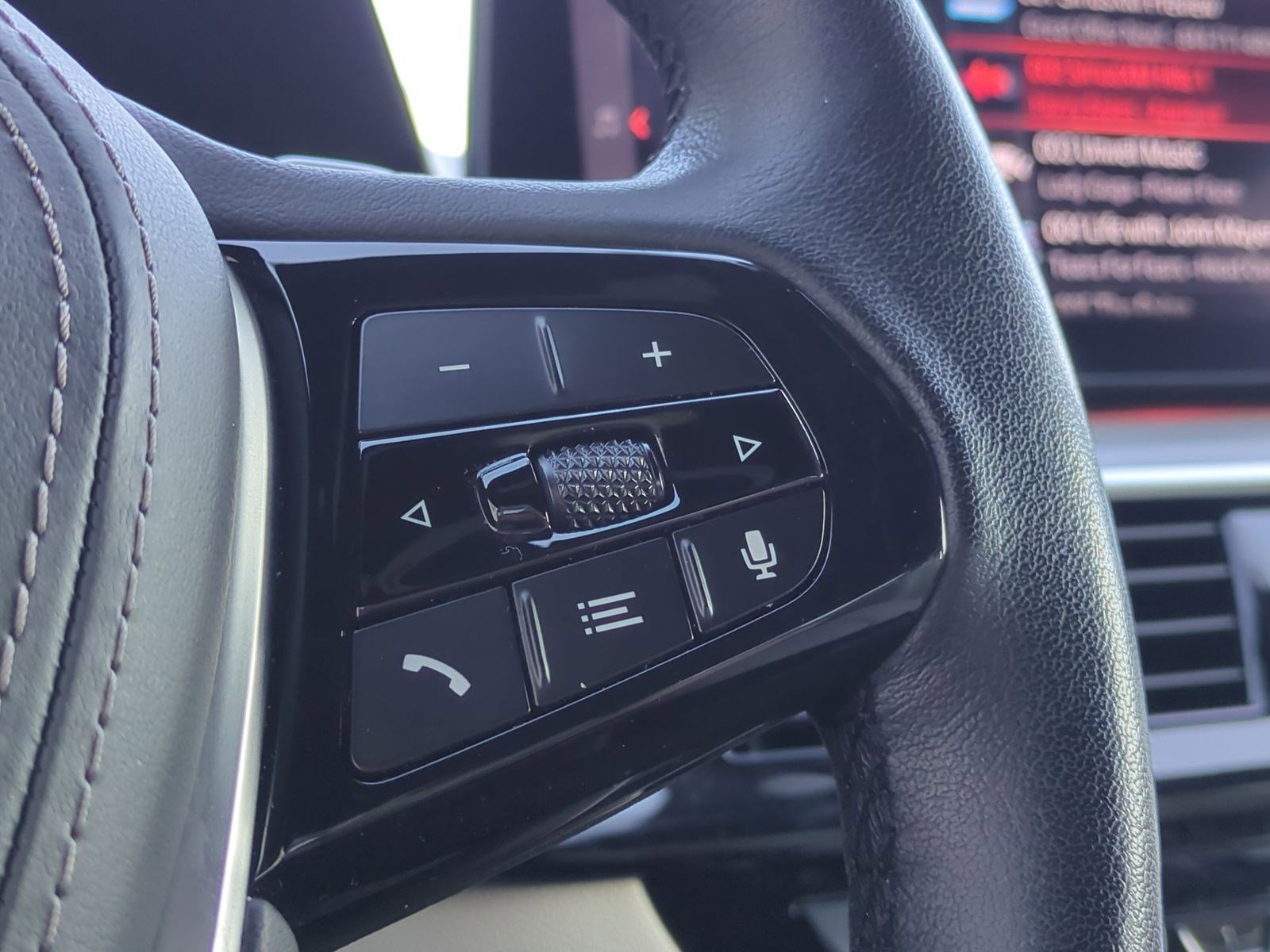 Used 2023 BMW 540i xDrive w/ Premium Package image 20