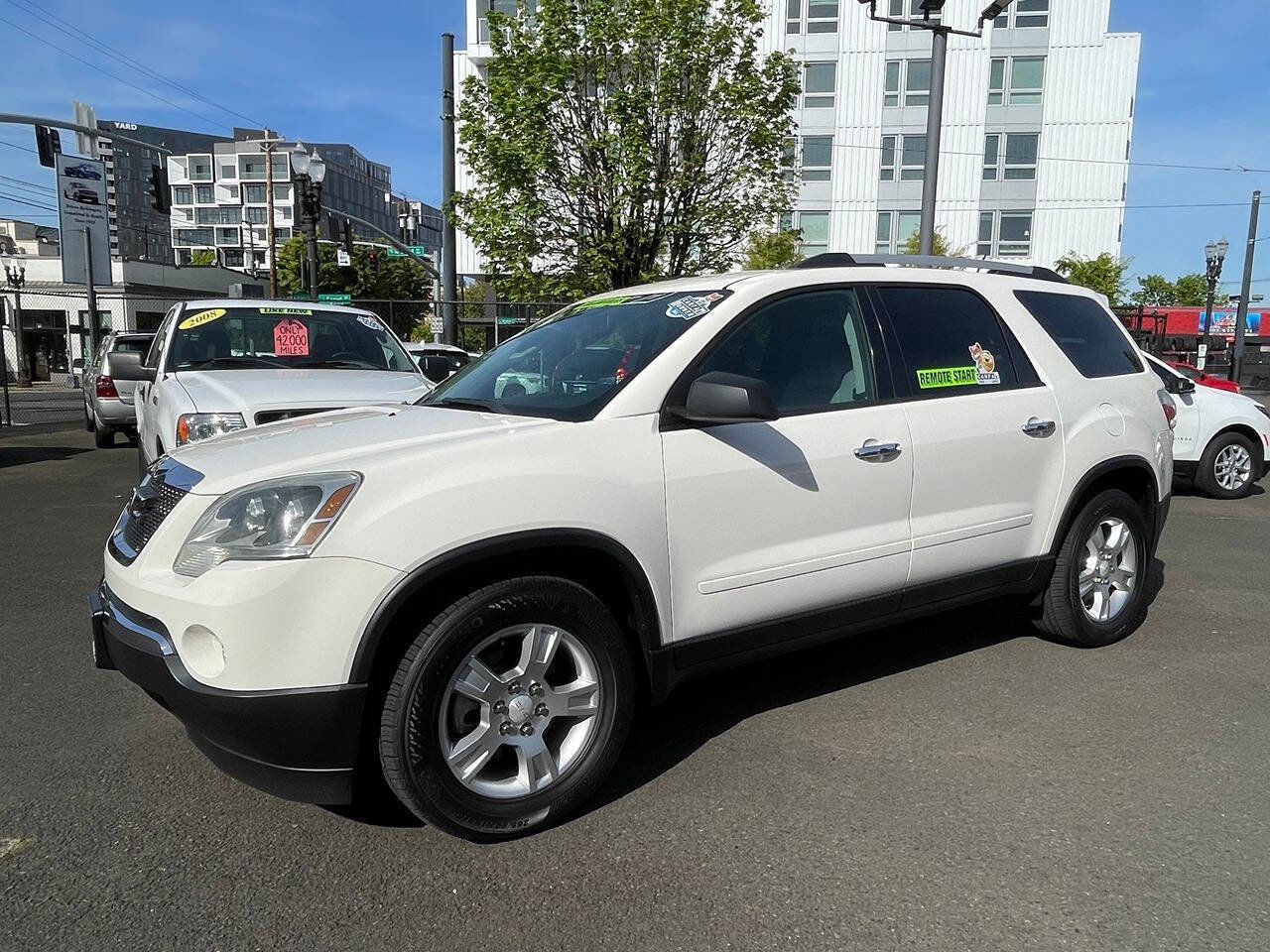 Used 2011 GMC Acadia SLE AWD/4WD image 1