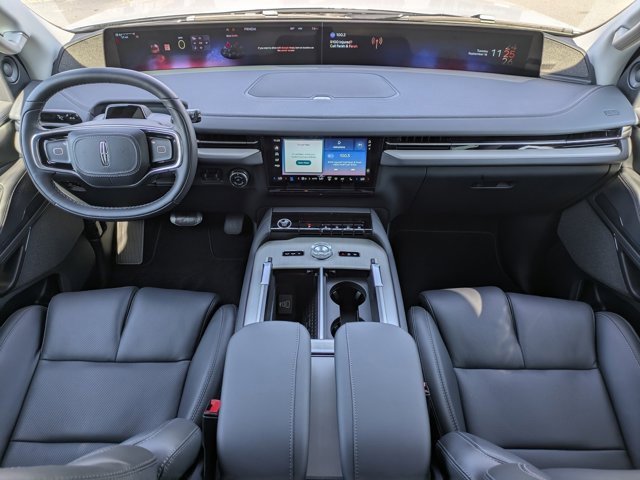 New 2025 Lincoln Navigator Reserve image 17