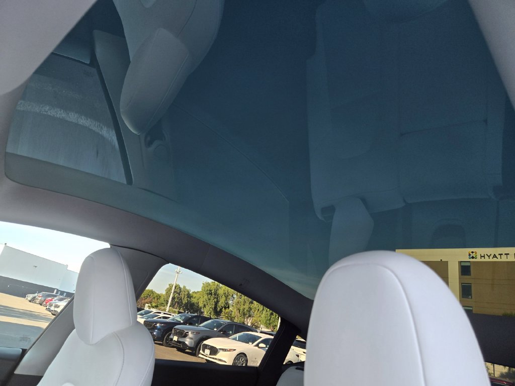 Used 2024 Tesla Model Y Long Range AWD/4WD image 19