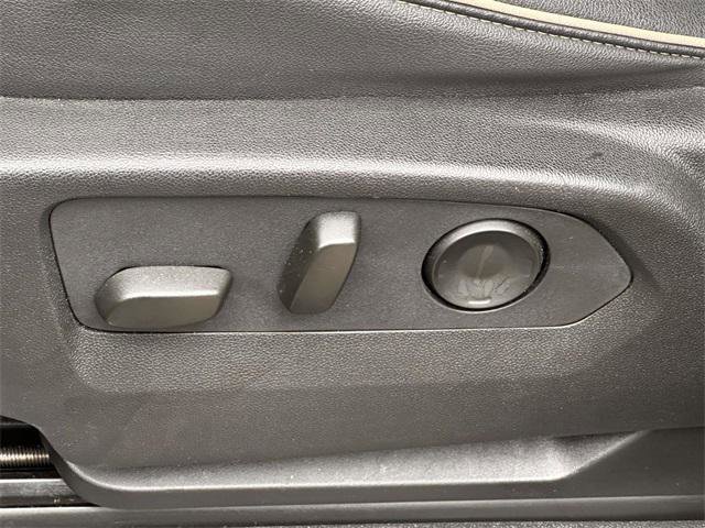 Used 2024 GMC Yukon XL SLT image 14