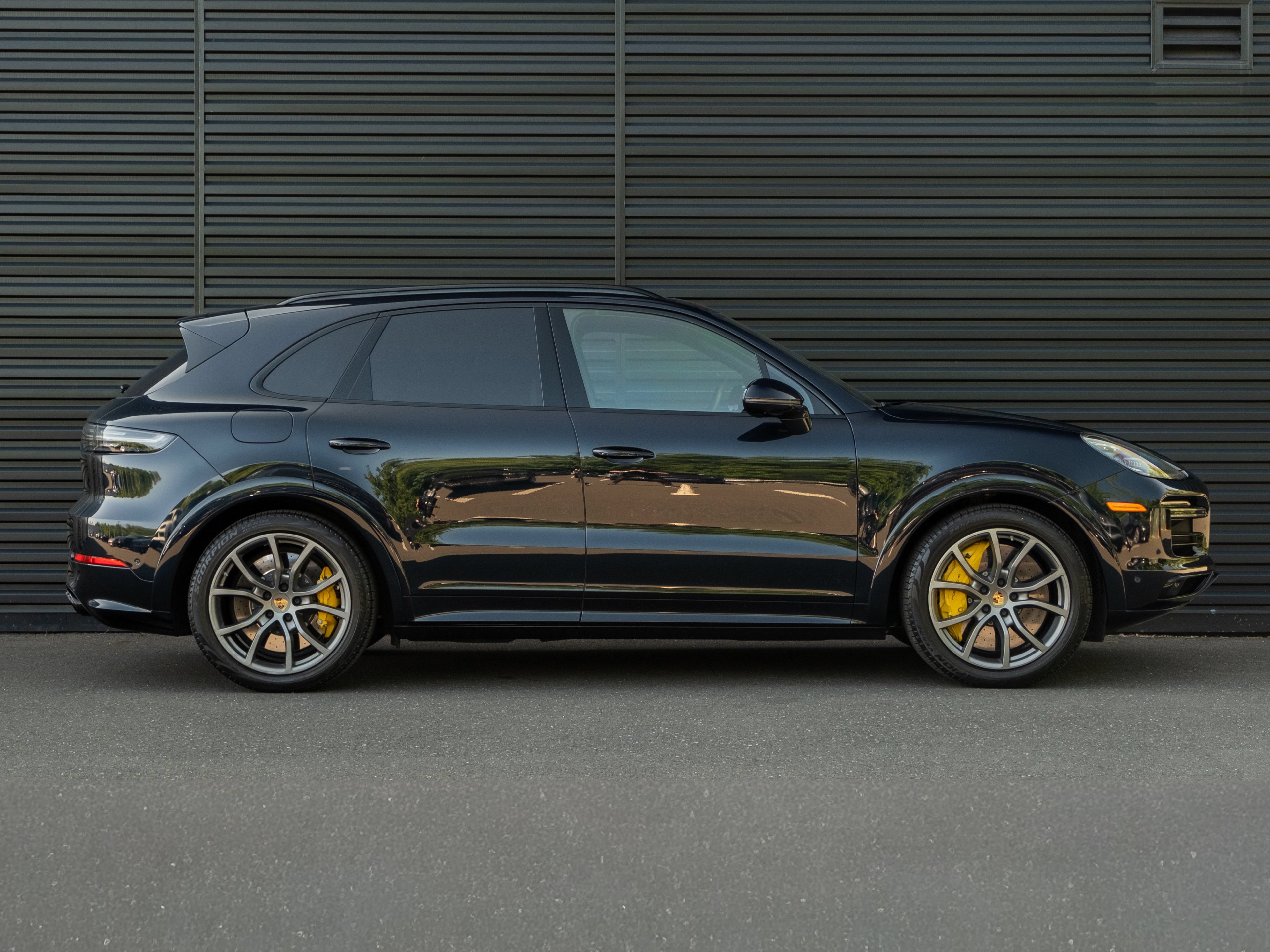 Certified 2023 Porsche Cayenne Turbo S AWD/4WD image 9