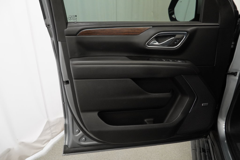 Used 2023 Chevrolet Suburban High Country AWD/4WD image 25