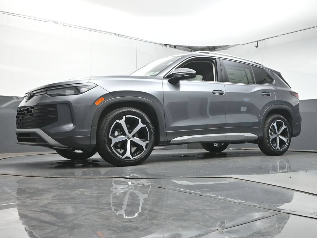 New 2026 Volkswagen Tiguan SE FWD image 32