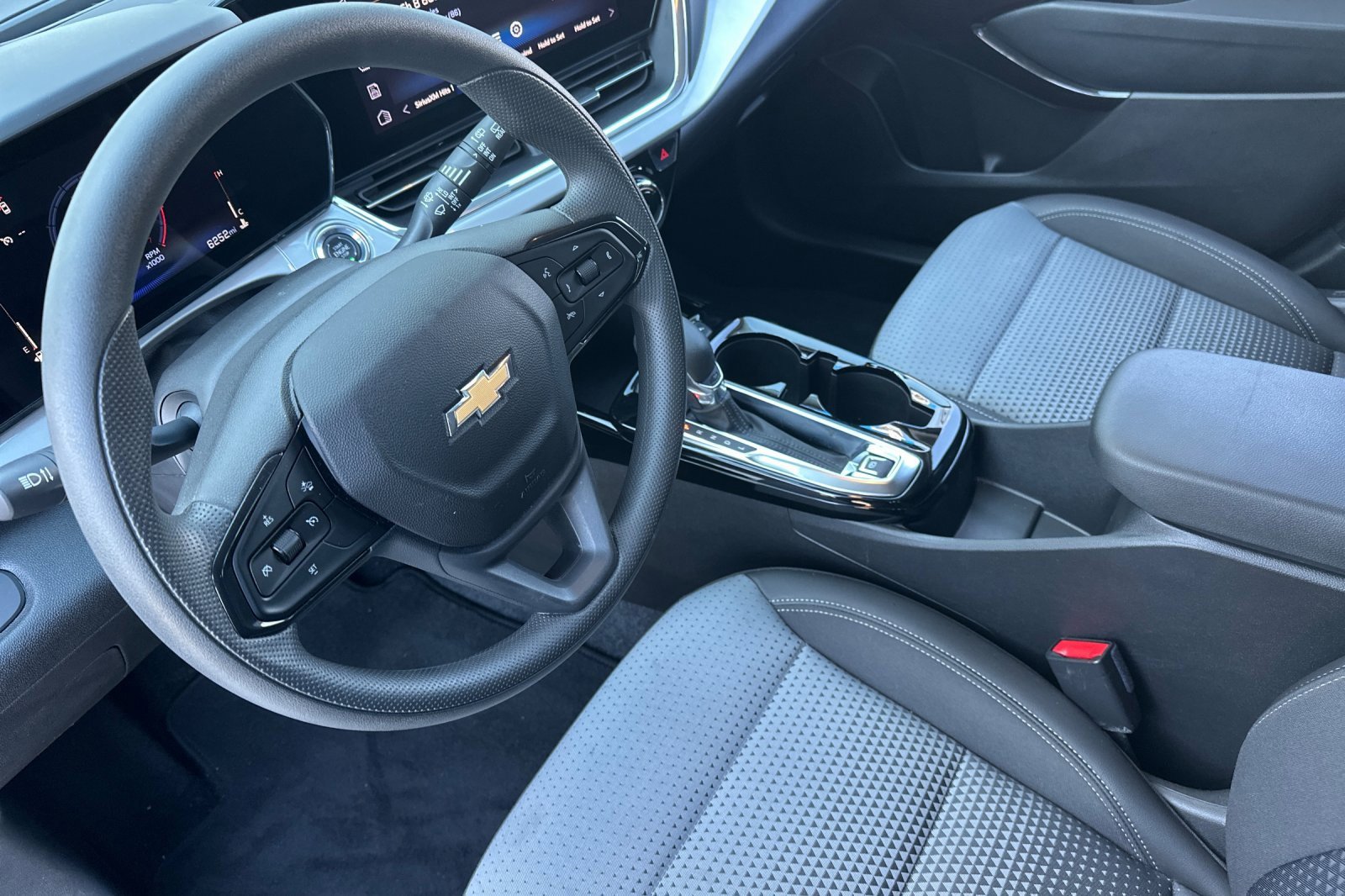 Used 2024 Chevrolet Trax LT image 11