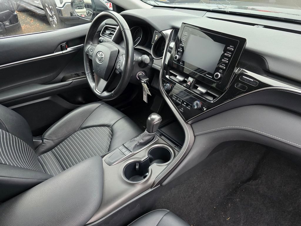 Used 2024 Toyota Camry SE image 10