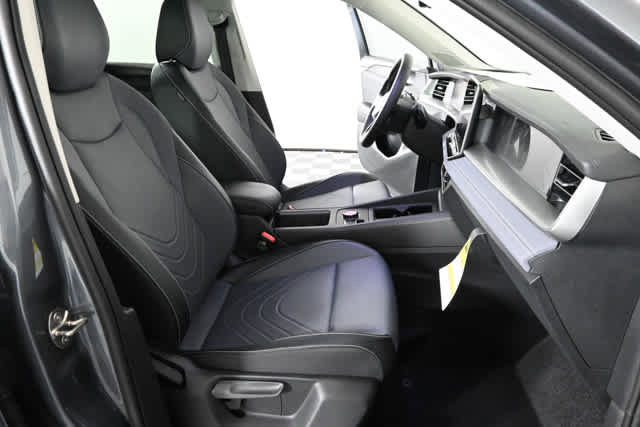 New 2026 Volkswagen Tiguan SE FWD image 17