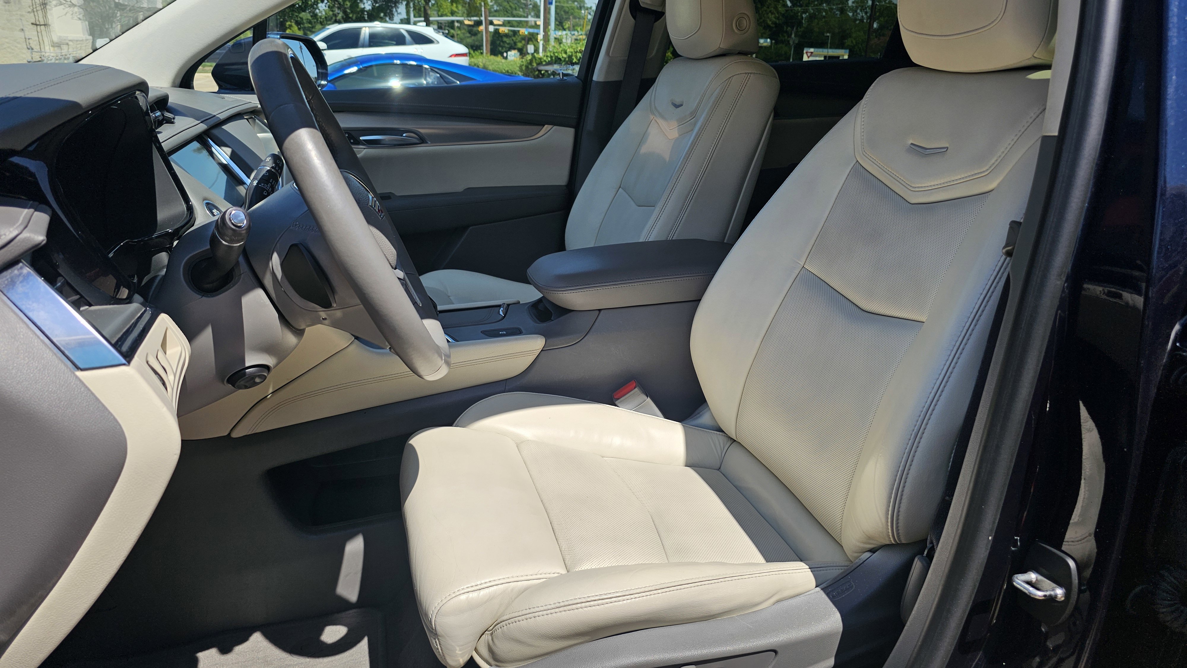 Used 2017 Cadillac XT5 Luxury w/ Driver Awareness Package FWD image 25