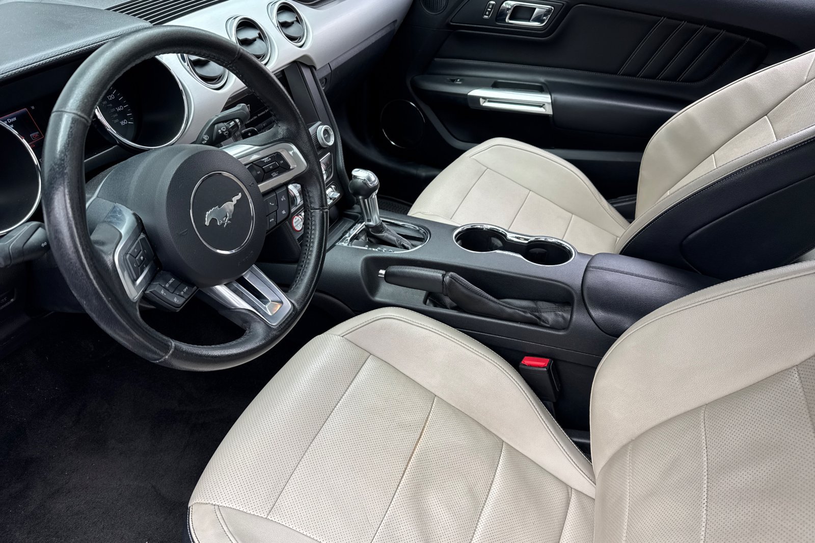 Used 2015 Ford Mustang Premium RWD image 10