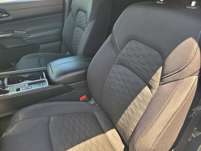 Certified 2025 Nissan Pathfinder SV FWD image 13