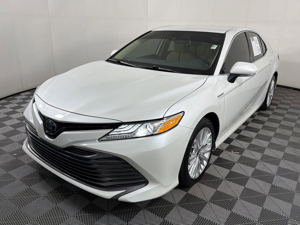 Used 2020 Toyota Camry XLE image 3