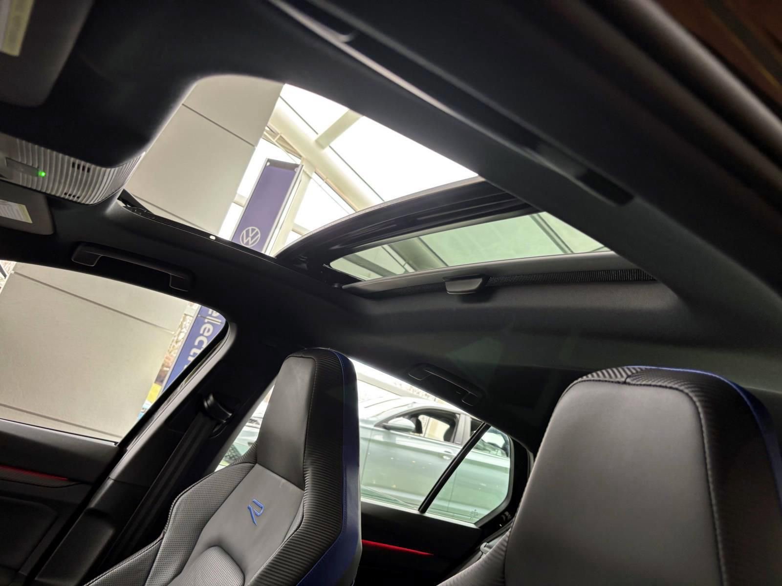 Used 2024 Volkswagen Golf R image 25