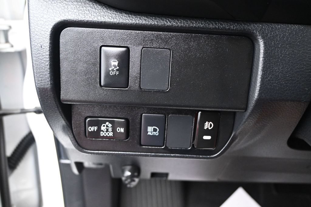 Used 2022 Toyota Tacoma SR AWD/4WD image 17