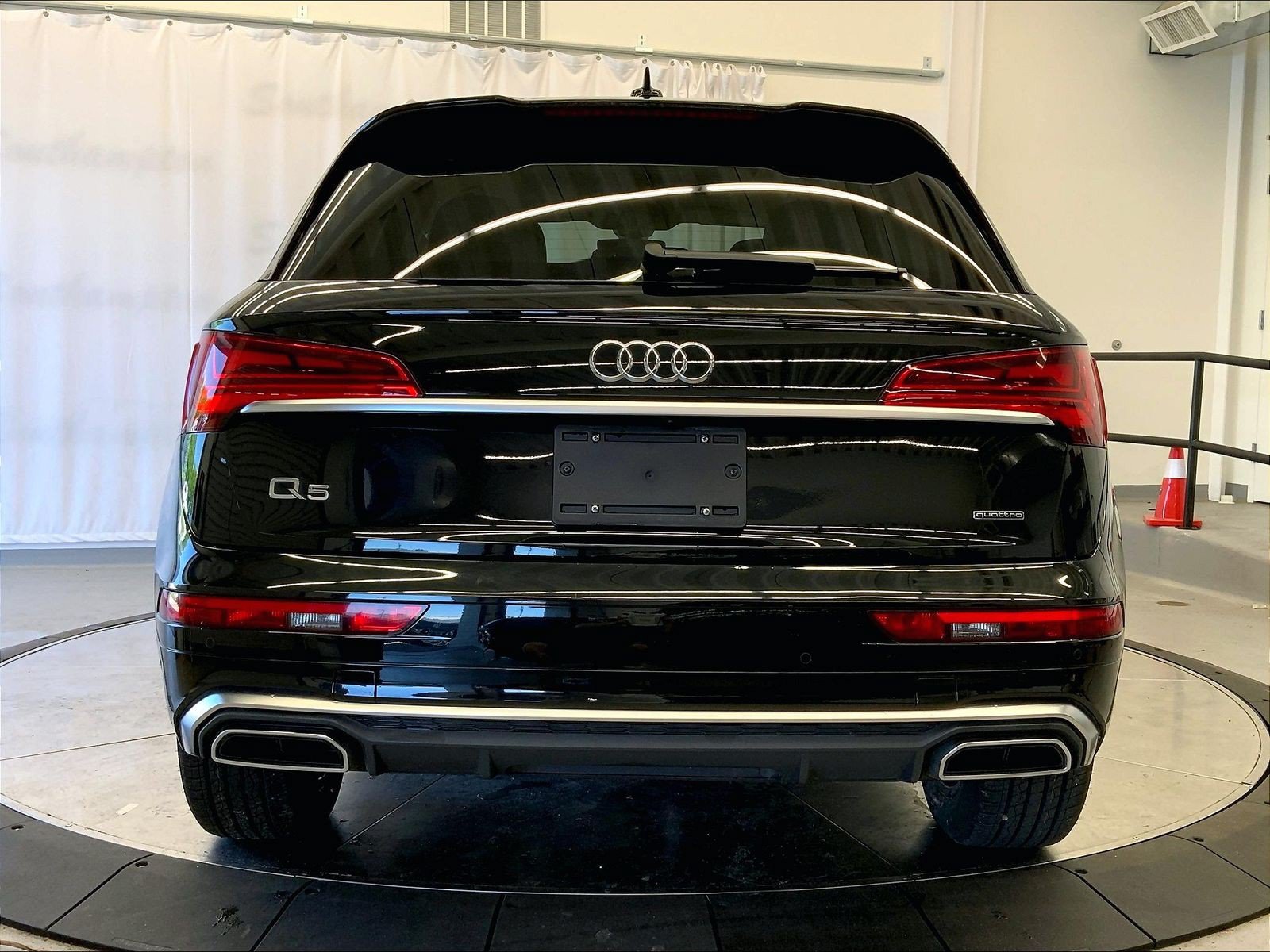 Used 2023 Audi Q5 2.0T Premium Plus w/ Premium Plus Package AWD/4WD image 3