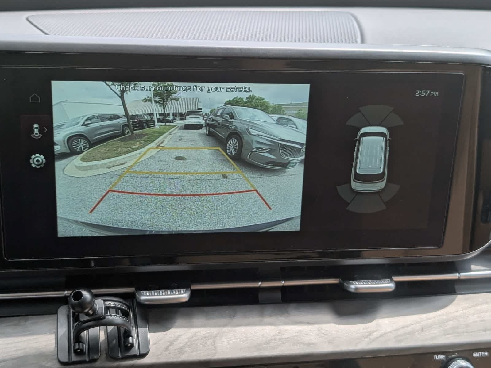 Used 2024 Kia Carnival EX FWD image 32