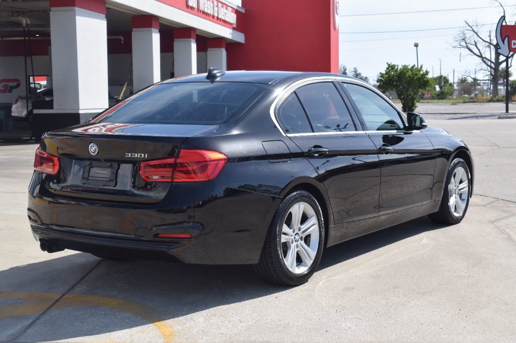 Used 2018 BMW 330i Sedan w/ Convenience Package image 4