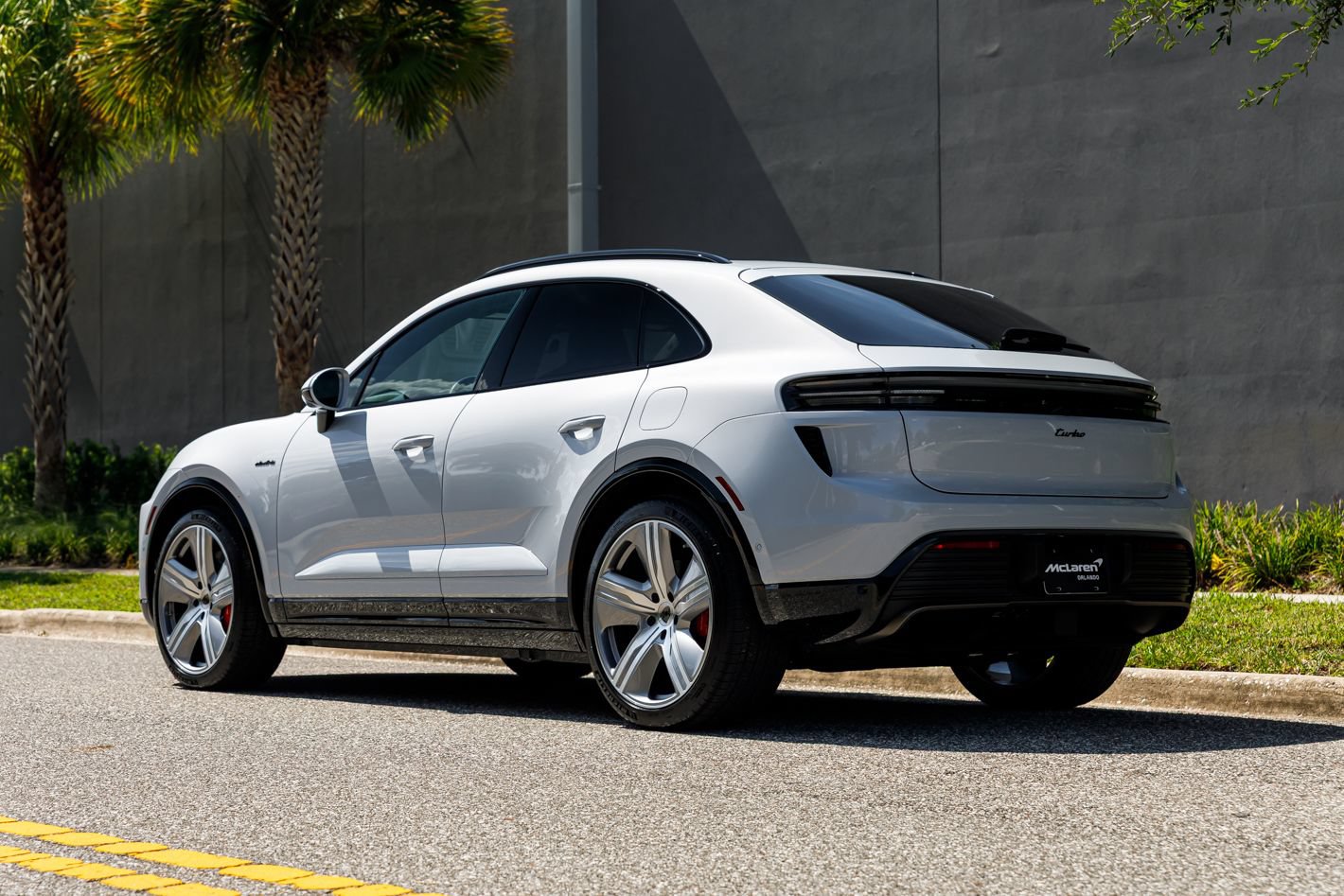 Used 2025 Porsche Macan Turbo Electric AWD/4WD image 21