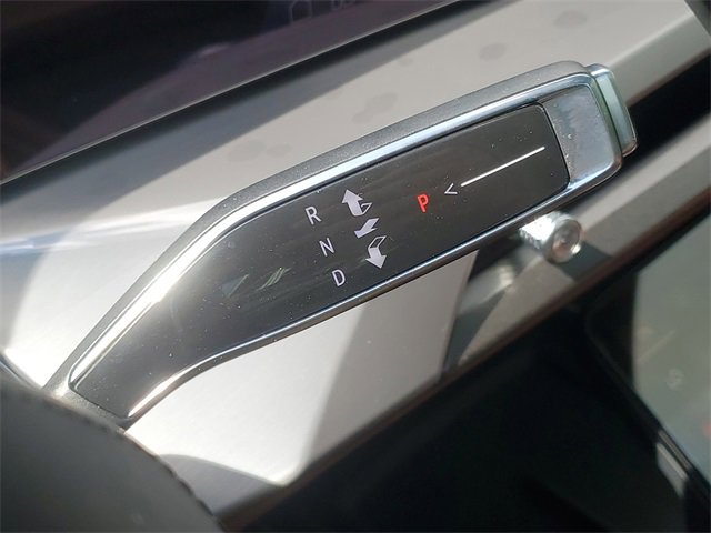 New 2026 Cadillac Vistiq Platinum image 17