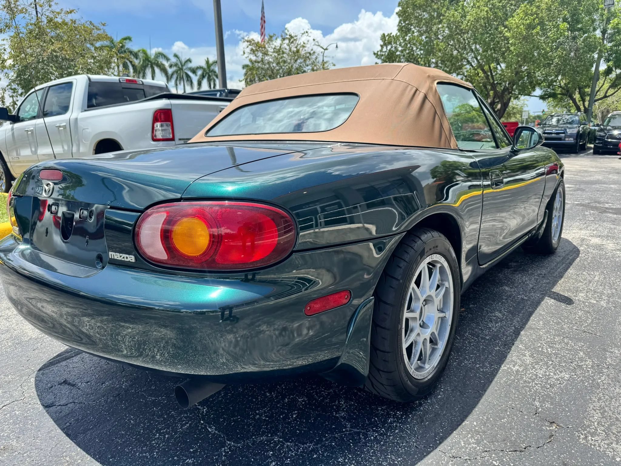 Used 1999 MAZDA MX-5 Miata RWD image 5