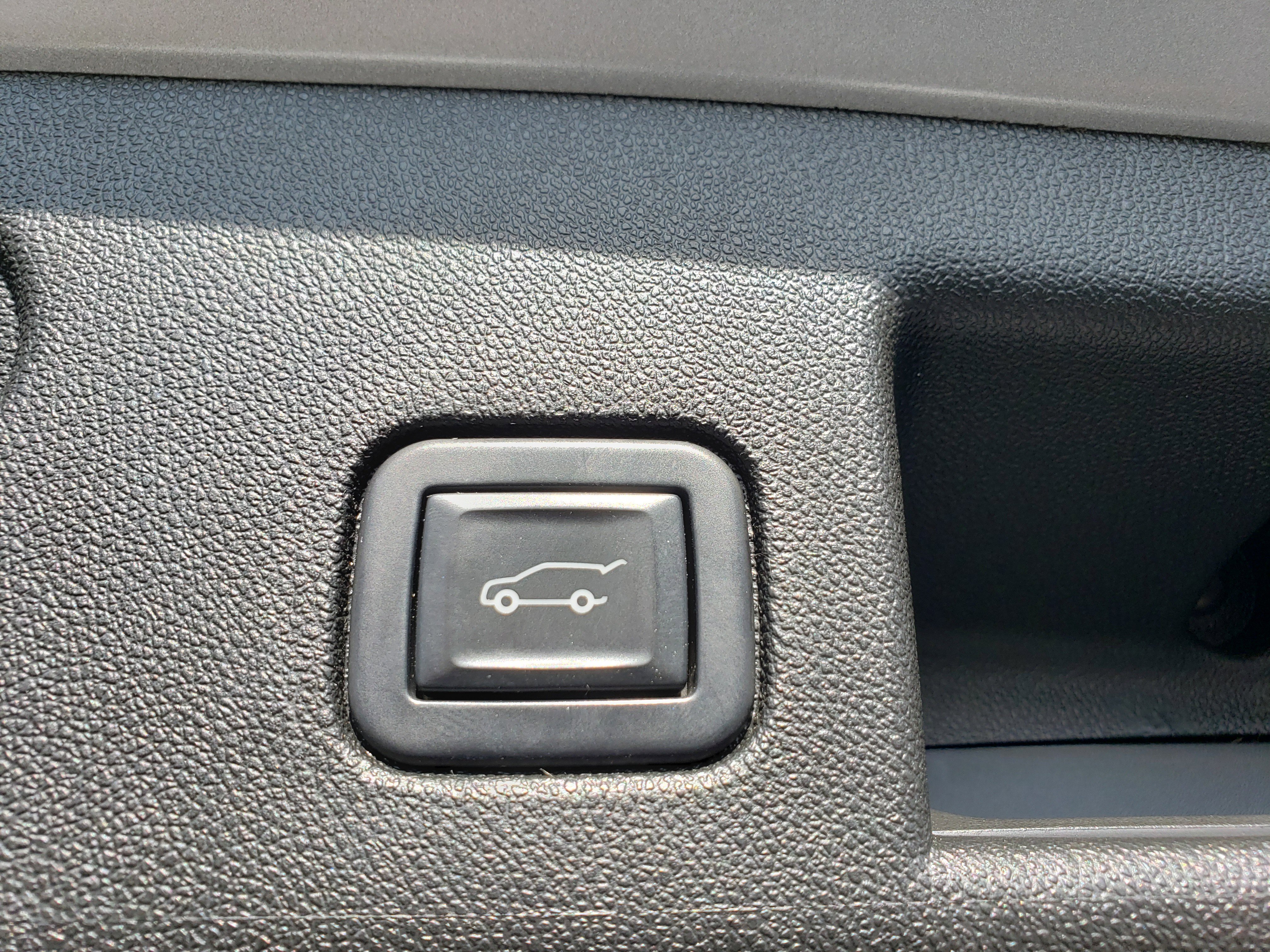 Used 2022 Chevrolet Equinox LT w/ Driver Convenience Package image 13