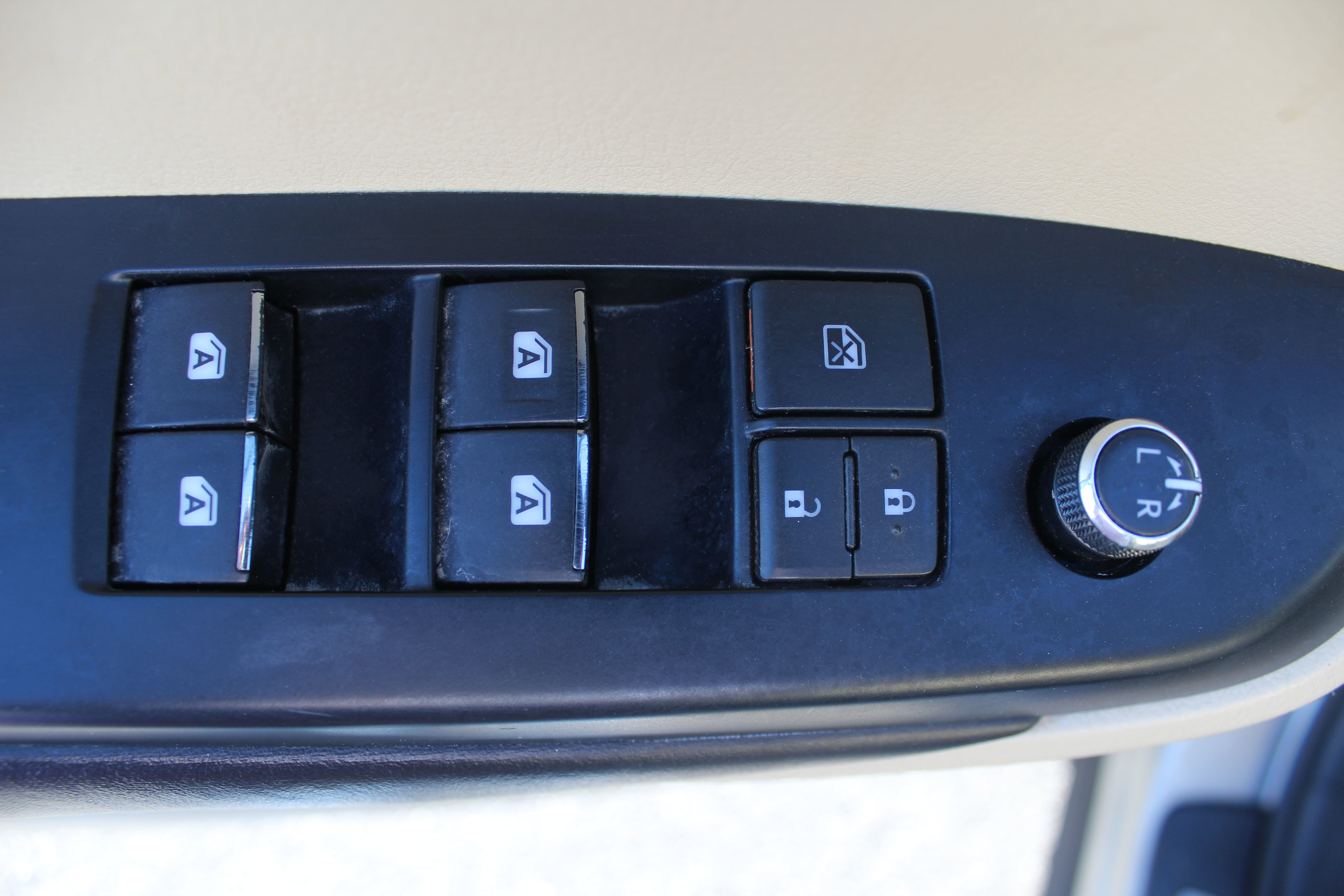 Used 2016 Toyota Highlander Limited image 29