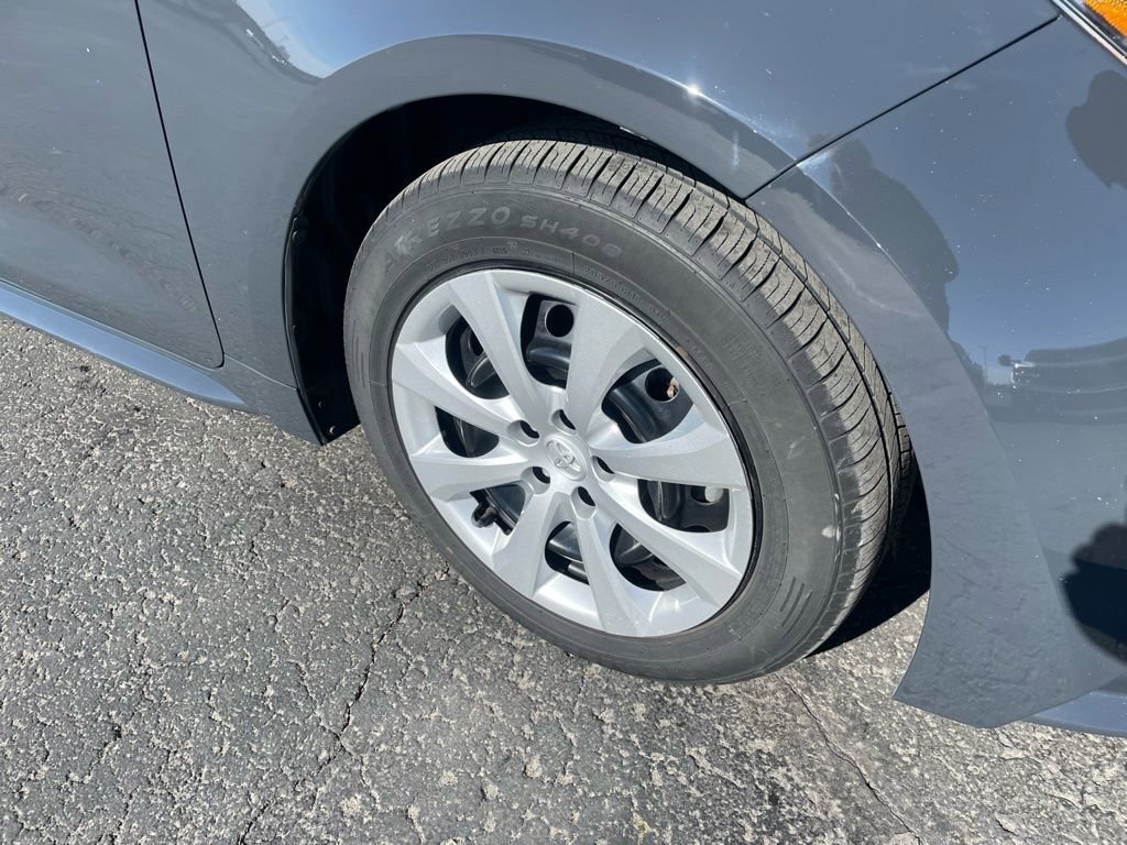 Used 2024 Toyota Corolla LE FWD image 3