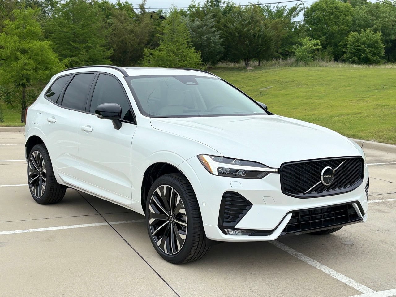 New 2026 Volvo XC60 B5 Ultra w/ Protection Package Premier AWD/4WD image 4