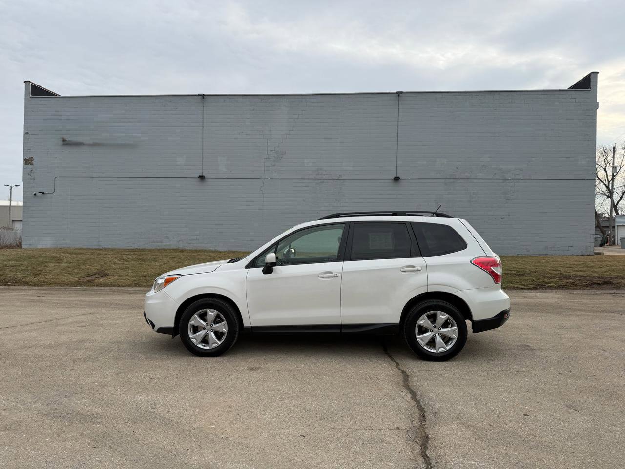 Used 2015 Subaru Forester 2.5i Premium w/ All-Weather Package image 4