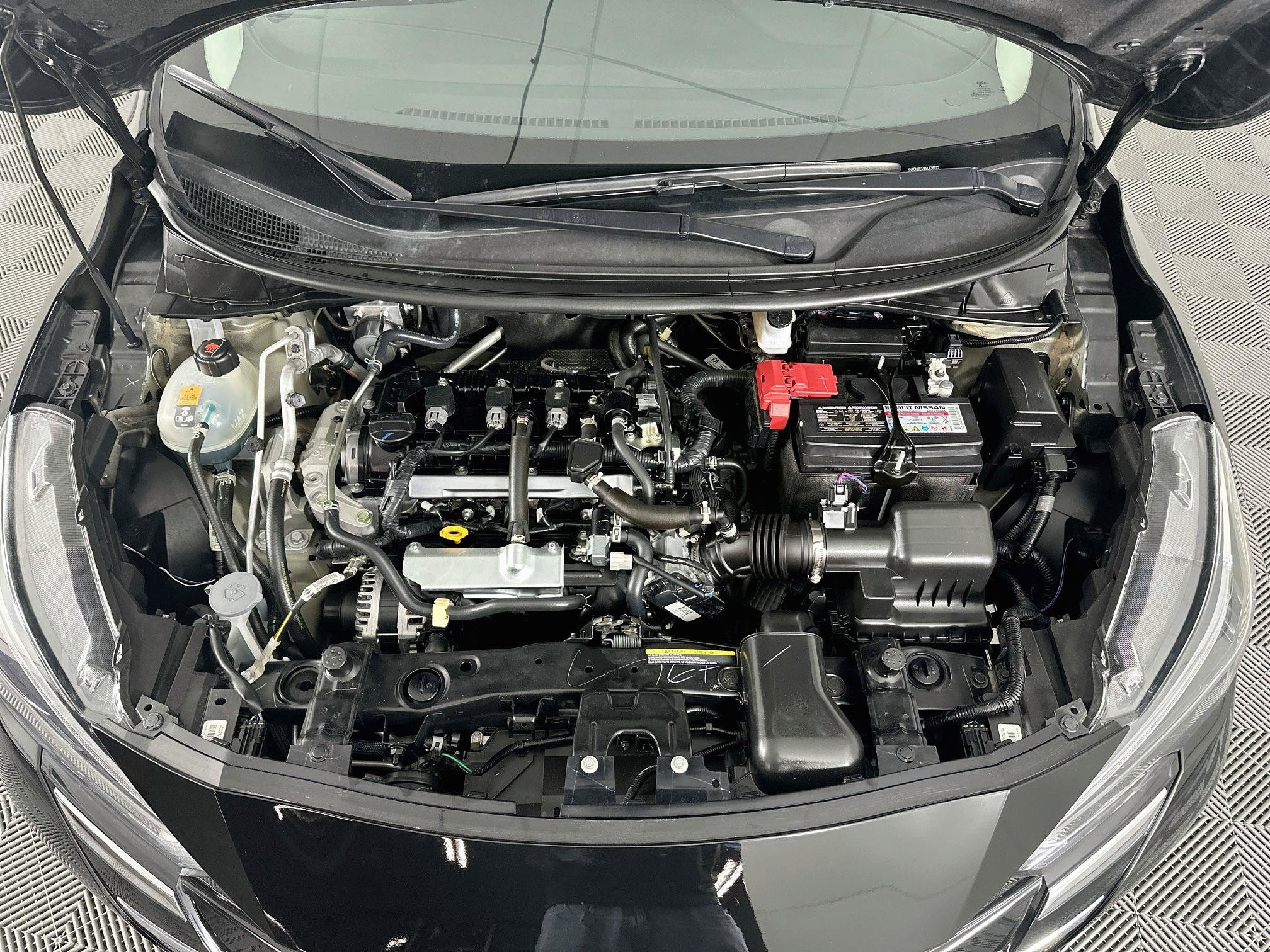 Used 2025 Nissan Versa SV FWD image 32