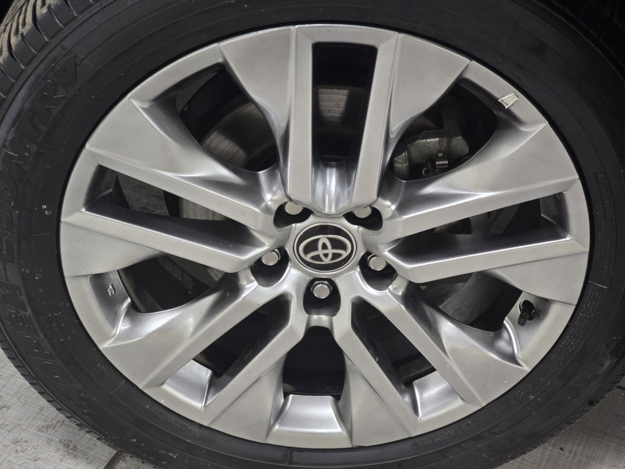 Used 2024 Toyota RAV4 Limited image 10