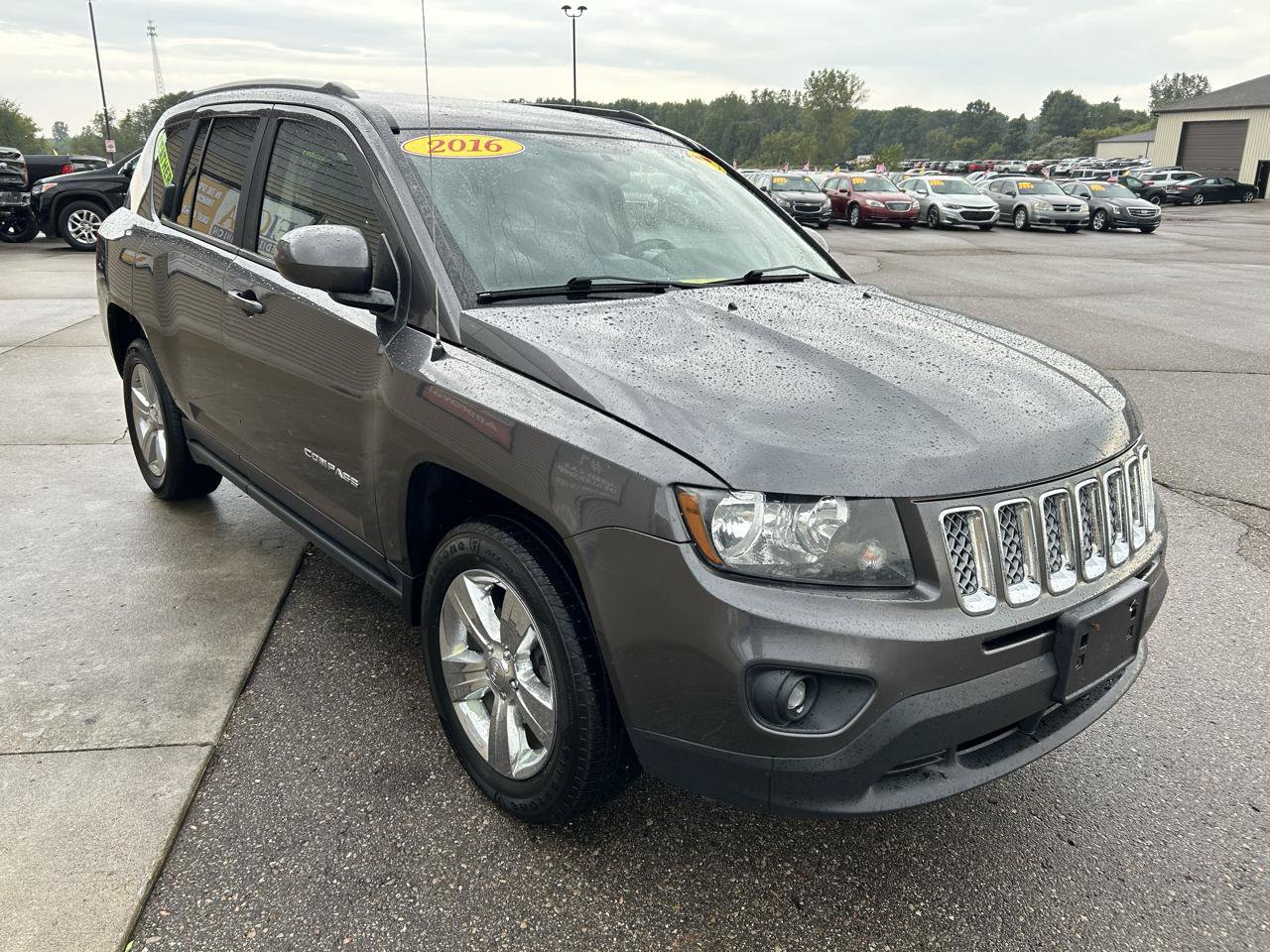 Used 2016 Jeep Compass Latitude AWD/4WD image 3
