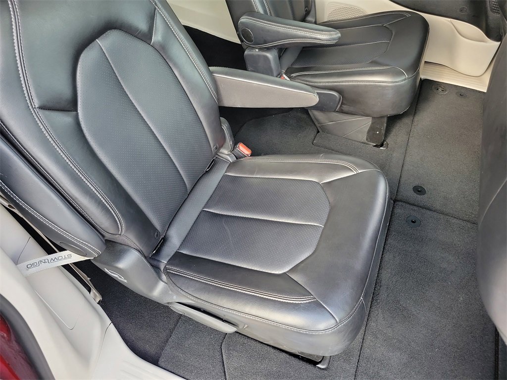 Used 2024 Chrysler Pacifica Touring-L image 23