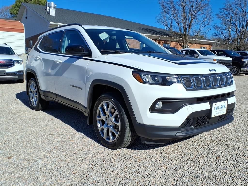 Used 2022 Jeep Compass Latitude image 1